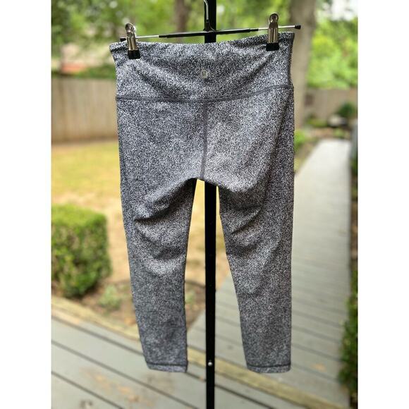 Lululemon High Times Crops Rio Mist White/Black Cropped Leggings Womens Size 6 - Picture 3 of 8